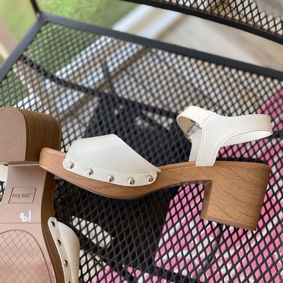 Sandals - Picture 3 of 6